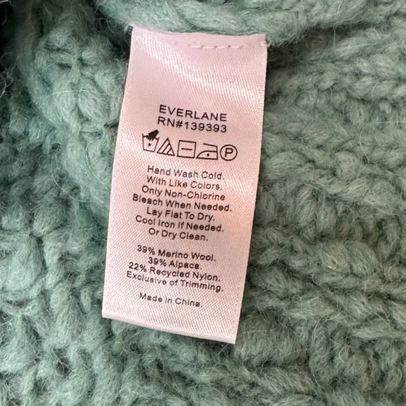 Everlane - The Lofty-knit Henley - Green - Picture 8 of 8